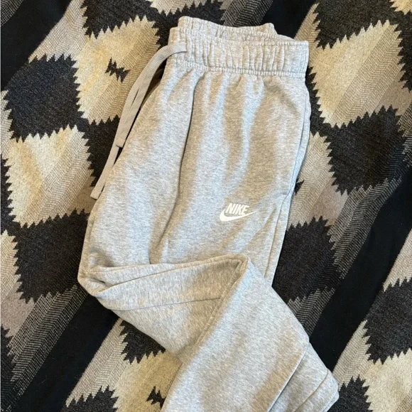 Nike Women’s Heather Gray Joggers Sweats, Size Small - Picture 2 of 5